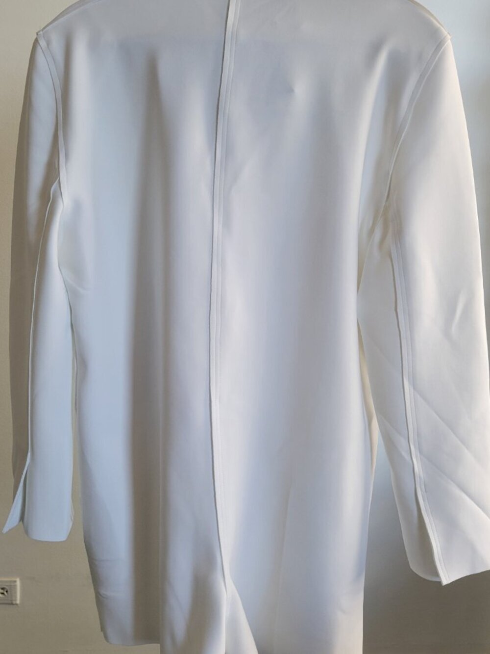 Norma Kamali Long-Sleeve Pure White V-Neck Single-Breasted Jumpsuit - Picture 6 of 16